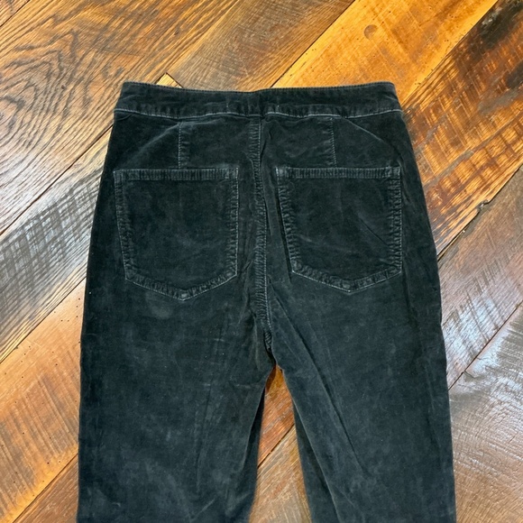 We The Free “Twirl On” Mid-Rise Crop Flare Jeans Black Corduroy Size 25 - Picture 6 of 14